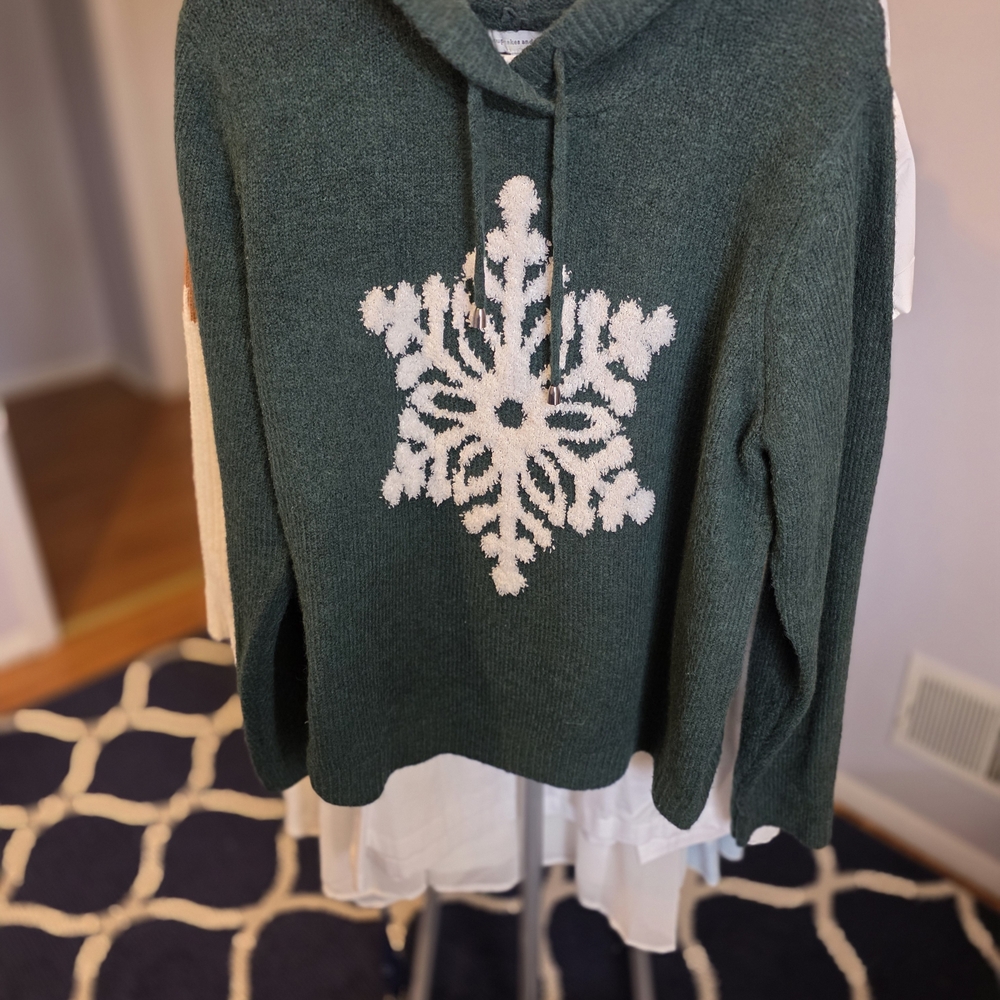 cupcakes & cashmere Forest Green Snowflake Turtleneck Sweater